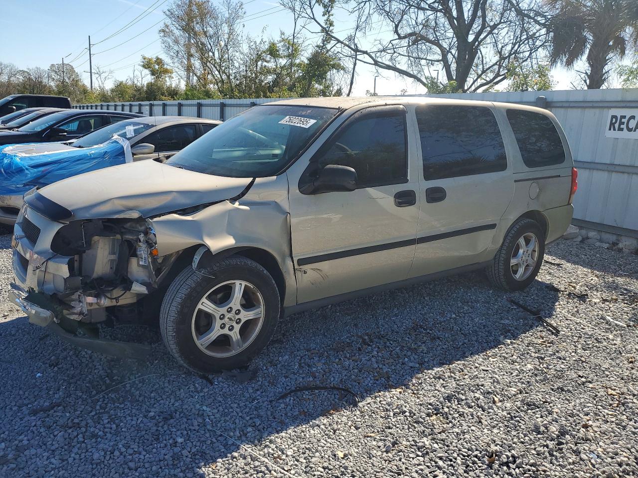 2007 Chevrolet Uplander LS Fleet, VIN 1GNDV23117D167609 — Front end