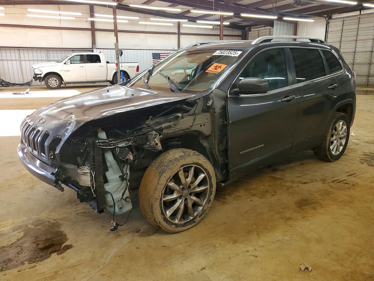 2016 Jeep Cherokee Limited, VIN 1C4PJLDB9GW229342 — Front end