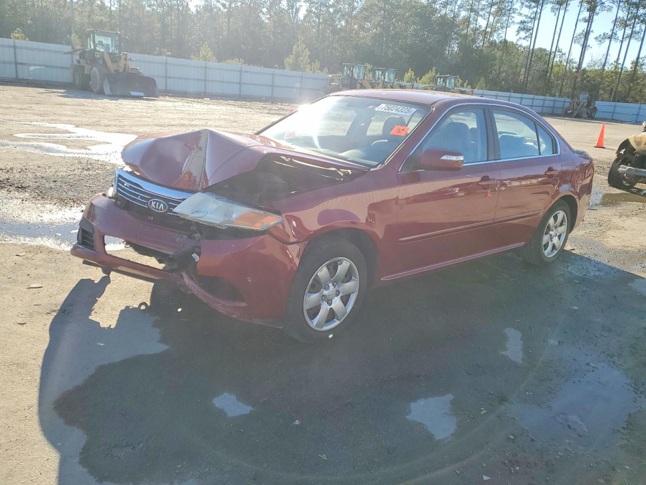 2009 Kia Optima LX, VIN KNAGE228295319315 — Перед