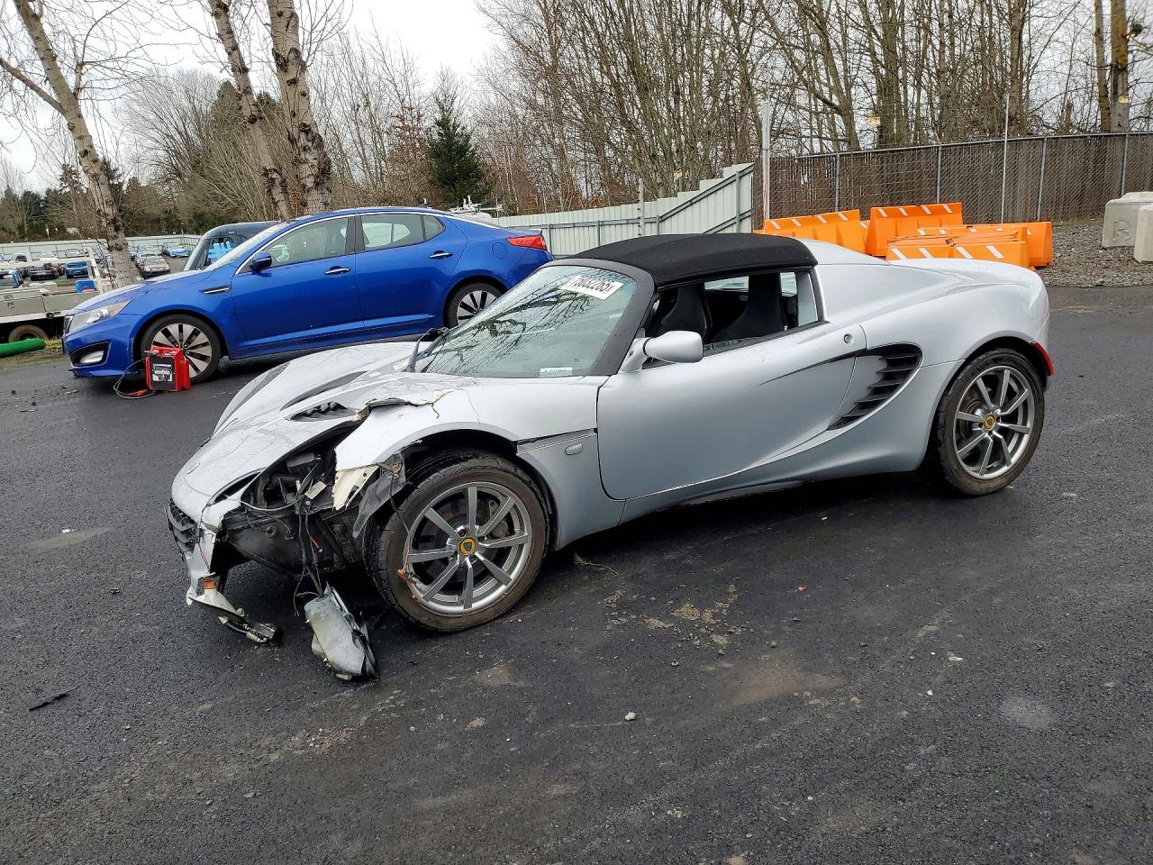 2005 Lotus Elise, VIN SCCPC111X5HL33526 — Перед