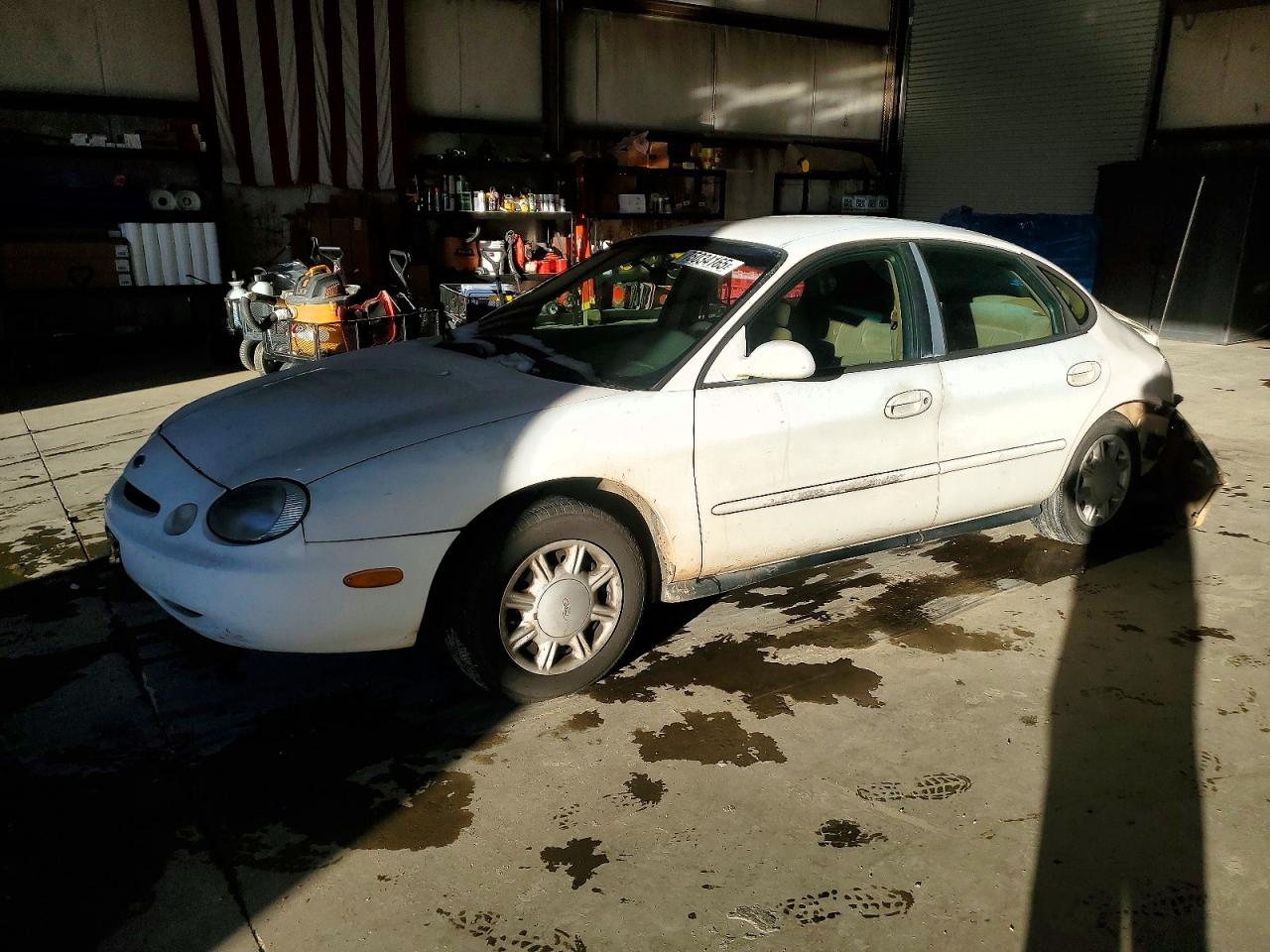 1996 Ford Taurus GL, VIN 1FALP52UXTA241820 — Rear end