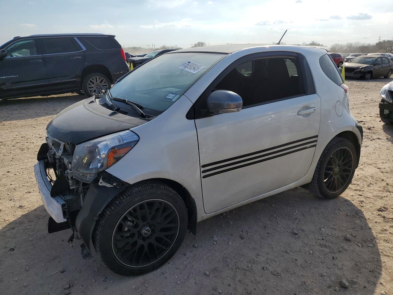 2014 Scion iQ 10 Series, VIN JTNJJXB09EJ028612 — Front end