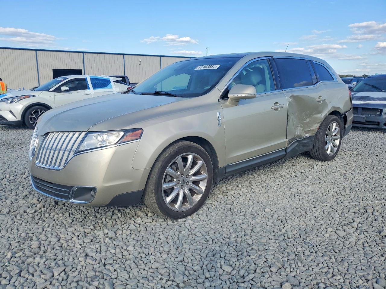 2010 Lincoln MKT, VIN 2LMHJ5FRXABJ18558 — Side