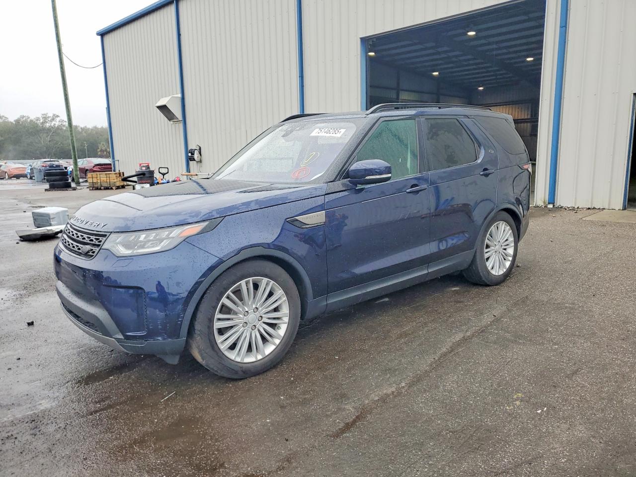 2017 Land Rover Discovery SE, VIN SALRGBBV2HA036097 — Auction photo