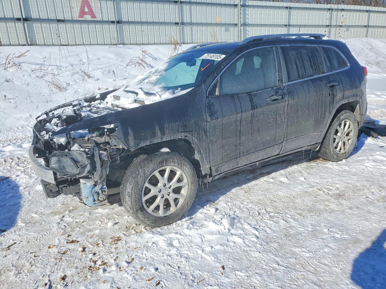 2016 Jeep Cherokee Altitude, VIN 1C4PJMCB6GW309401 — Front end
