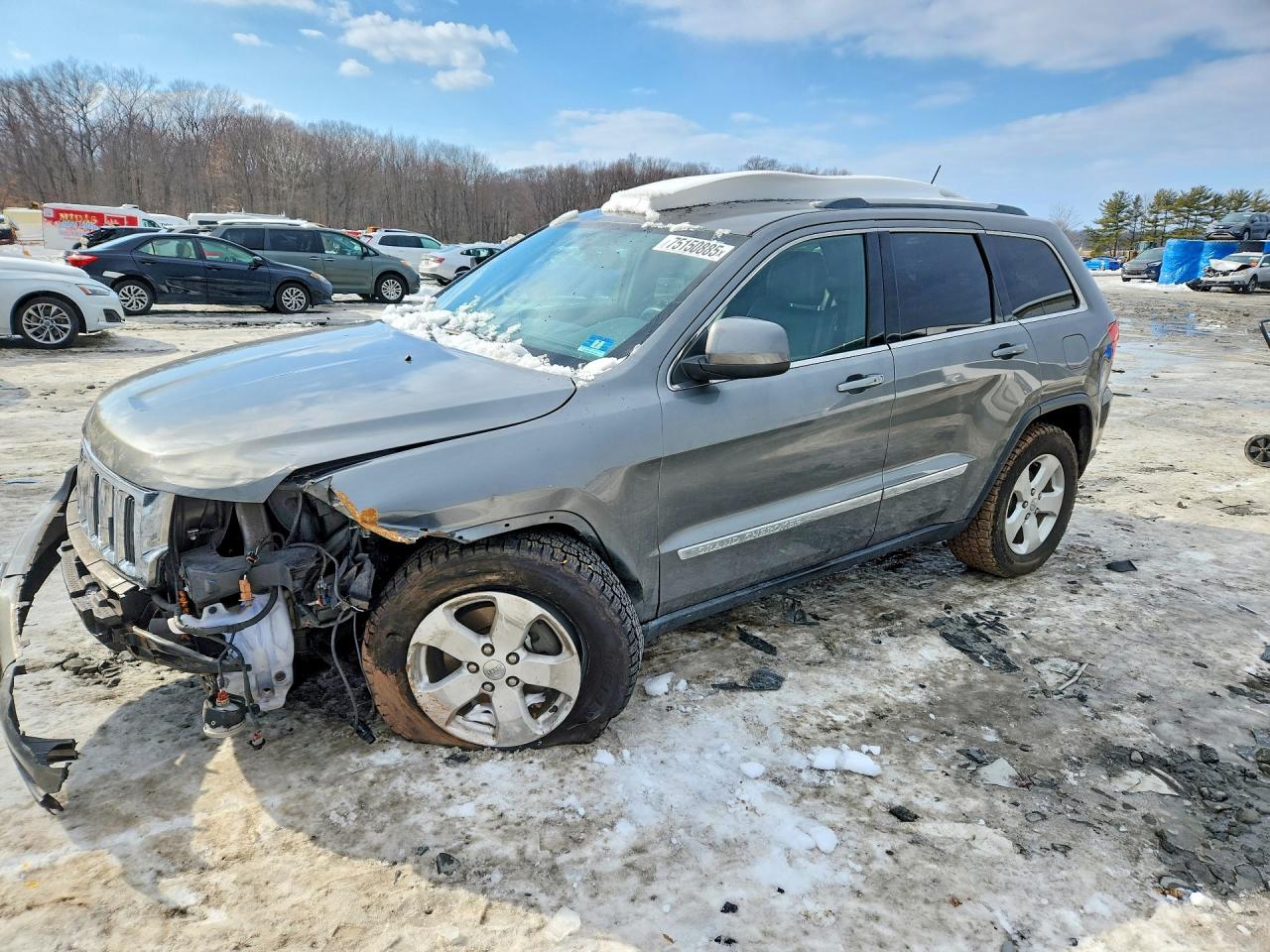 2013 Jeep Grand Cherokee Laredo, VIN 1C4RJEAG1DC546081 — Front end