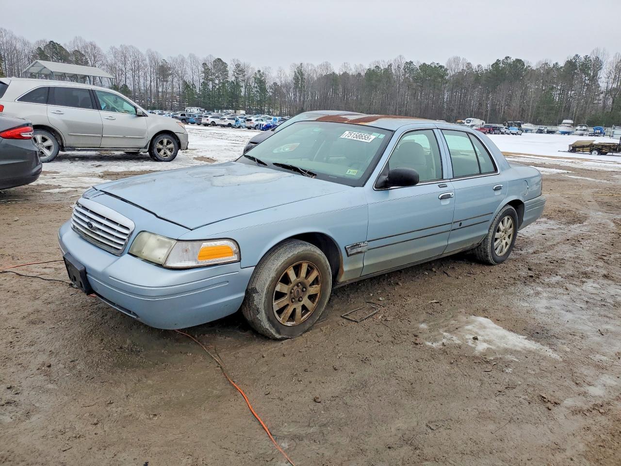 2006 Ford Crown Victoria LX, VIN 2FAFP74V06X123401 — Front end