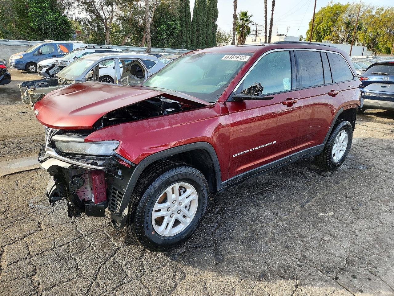 2024 Jeep Grand Cherokee Laredo, VIN 1C4RJGAG8R8589483 — Front end