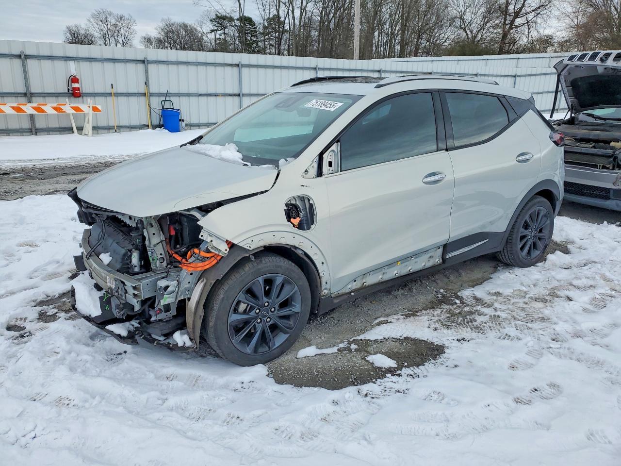 2022 Chevrolet Bolt EUV Premier, VIN 1G1FZ6S08N4131332 — Front end