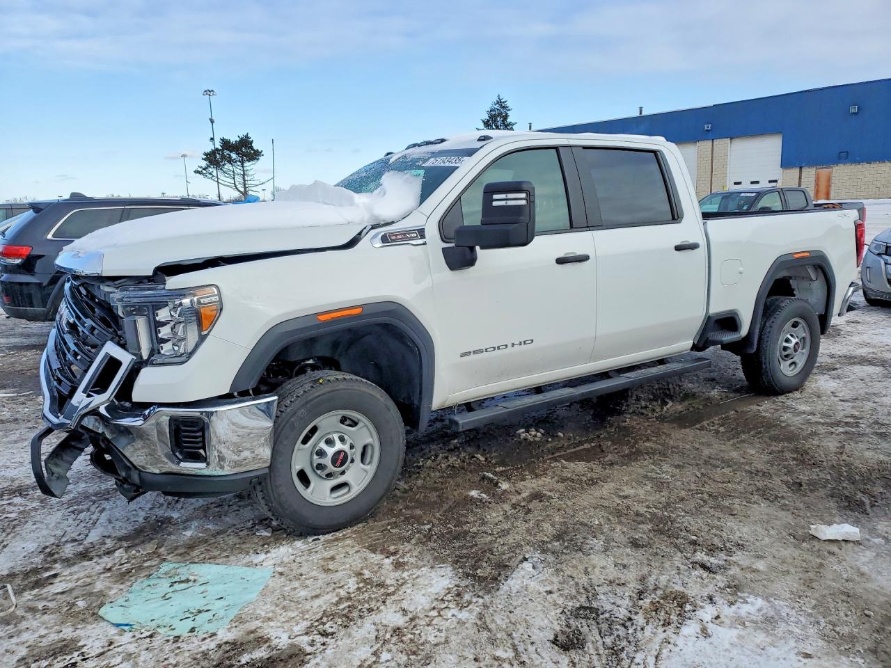 2022 GMC Sierra 2500HD Pro, VIN 1GT49LE72NF217844 — Front end