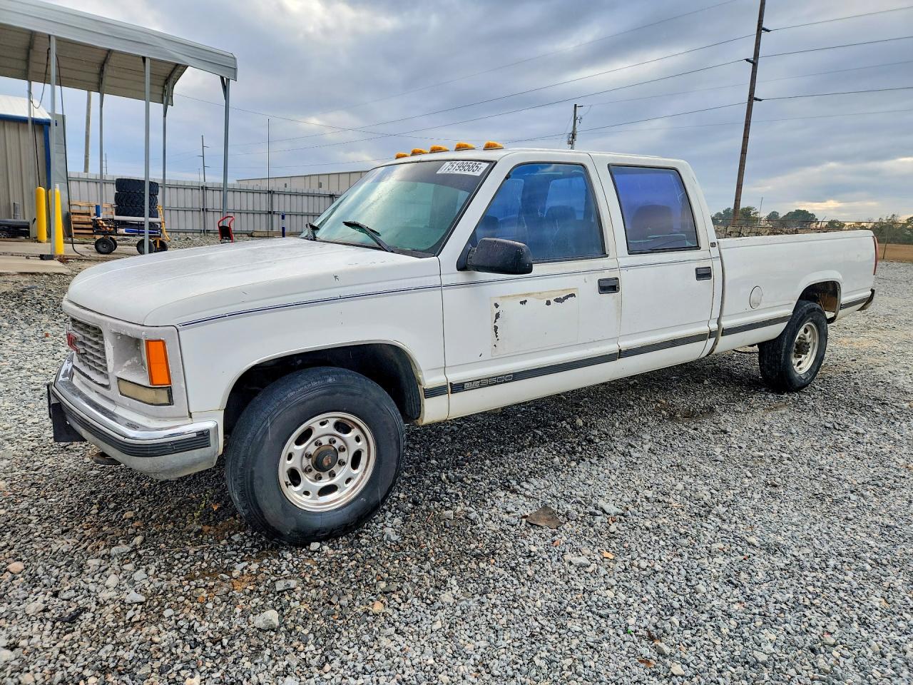1998 GMC Sierra 3500, VIN 1GTGC33R7WF041572 — Rear end