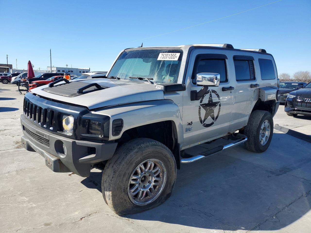 2007 Hummer H3 SUV, VIN 5GTDN13E278217229 — Бок
