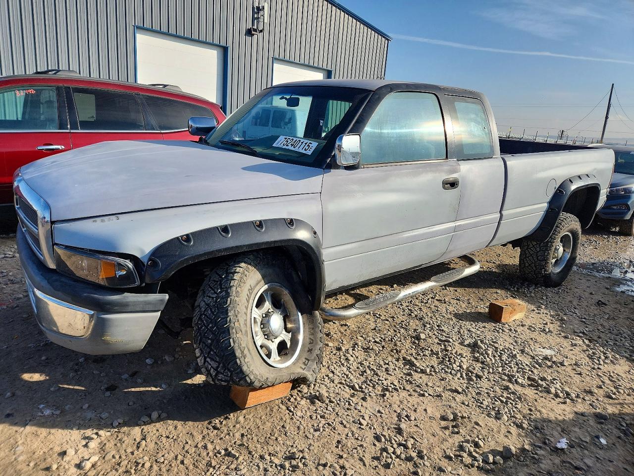 1996 Dodge 2500, VIN 3B7KF23W1TM174759 — Front end