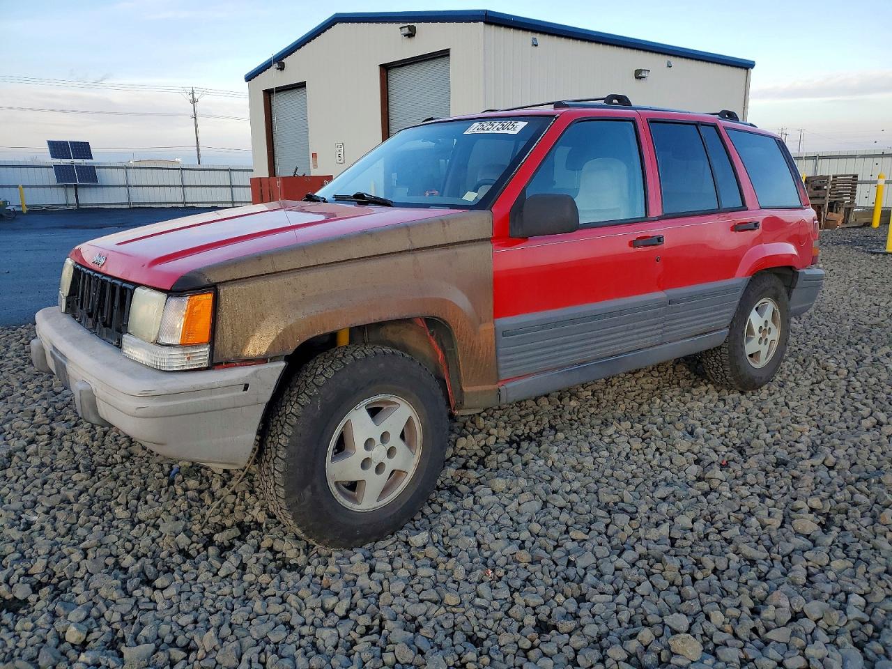 1995 Jeep Grand Cherokee Laredo, VIN 1J4GZ58S5SC551902 — Rear end