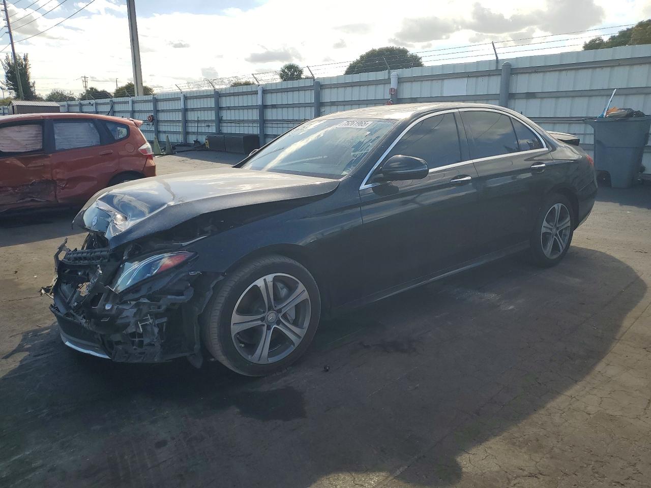 2017 Mercedes-Benz E 300 Luxury, VIN WDDZF4JBXHA105878 — Front end