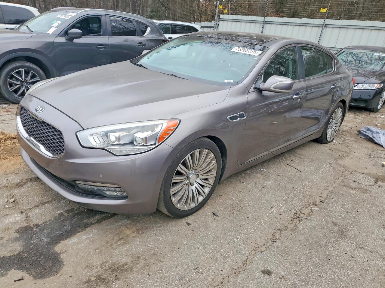 2015 Kia K900 Premium, VIN KNALU4D48F6026094 — Minor dents and scratches