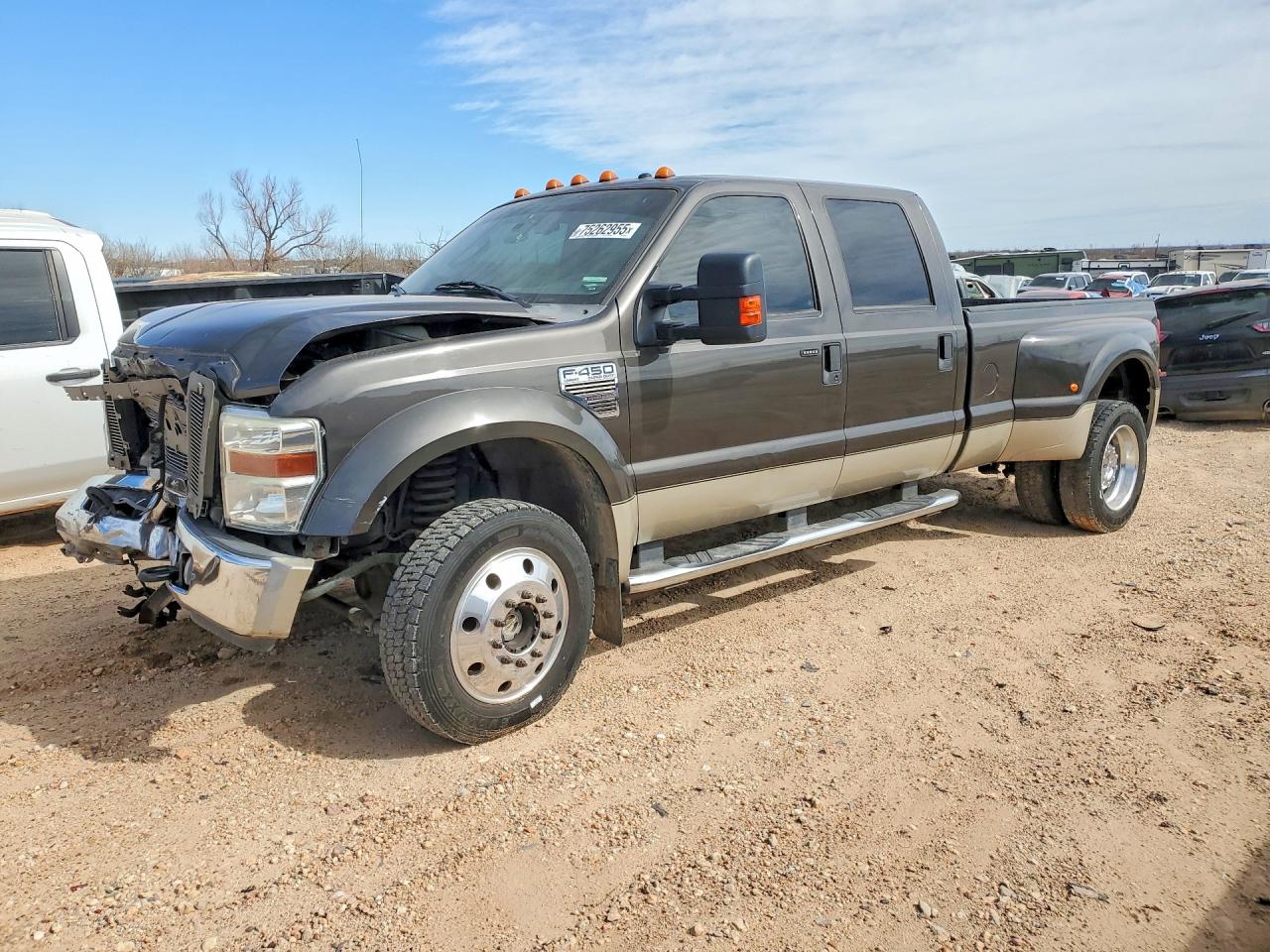 2008 Ford F-450 XL, VIN 1FTXW43RX8EB72405 — Front end