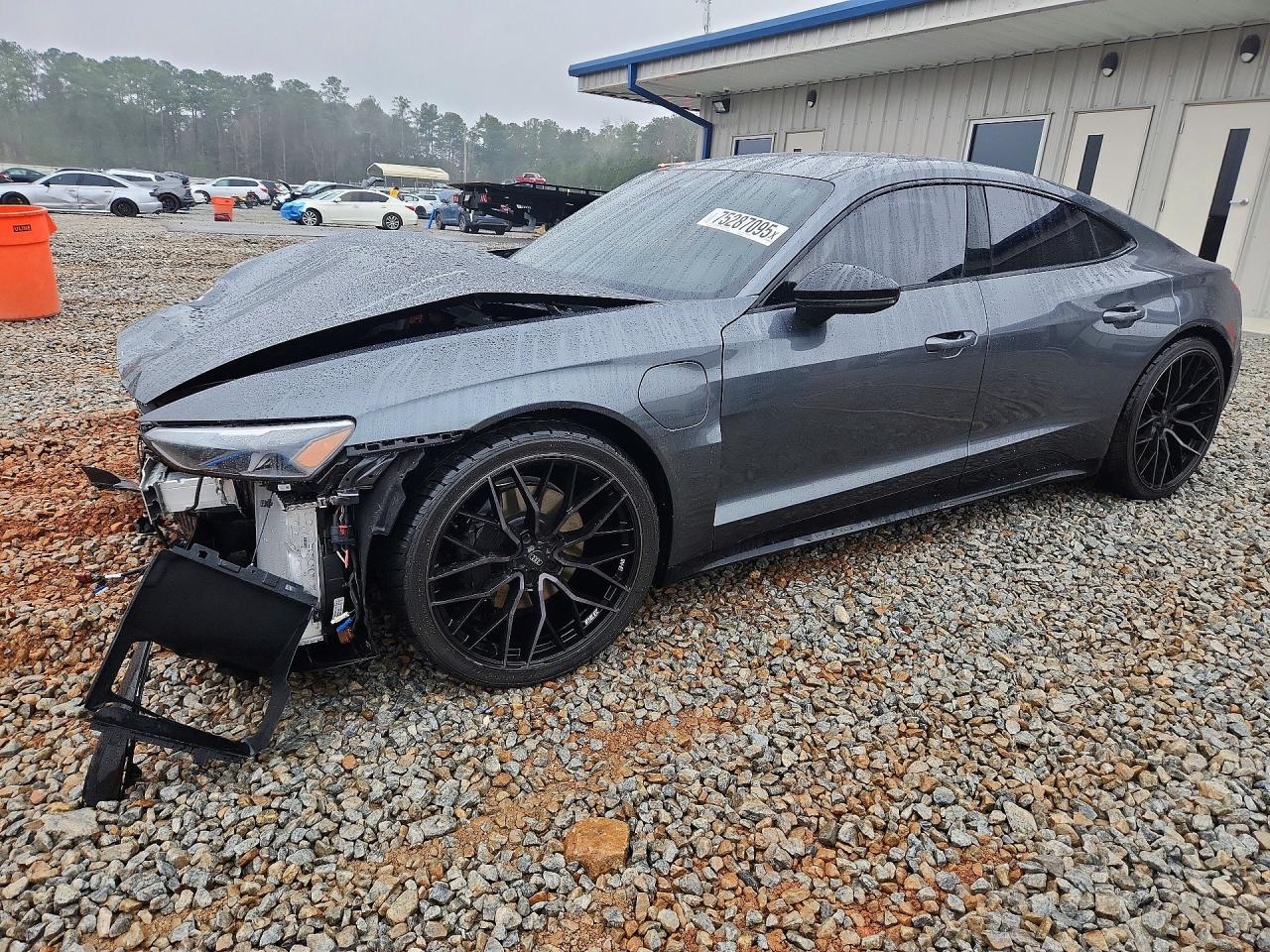 2024 Audi e-tron GT Prestige, VIN WAUEJBFW9R7000185 — Перед