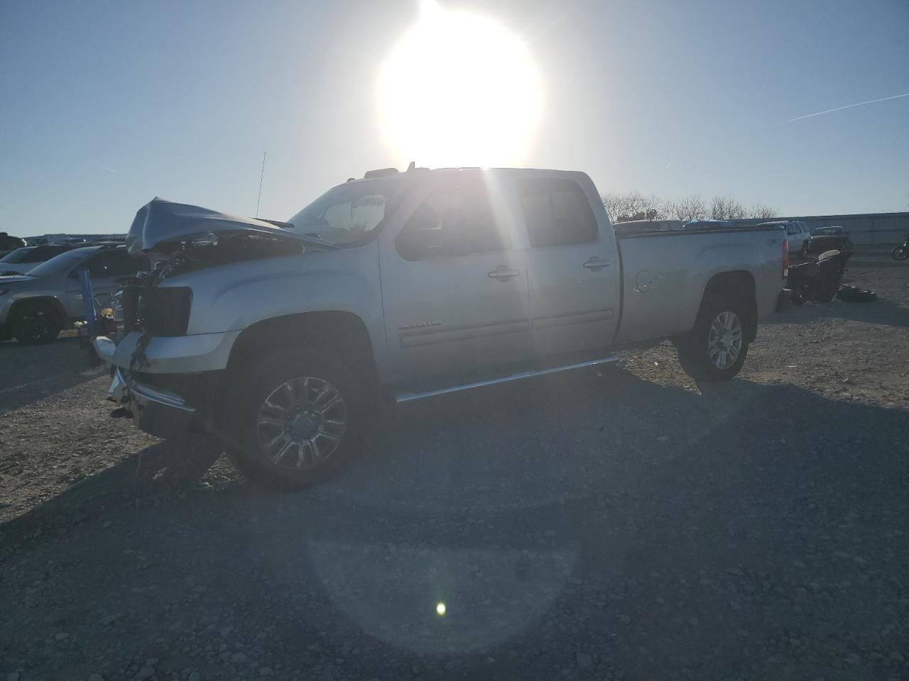 2012 GMC Sierra 3500HD SLT, VIN 1GT424E86CF136572 — Front end