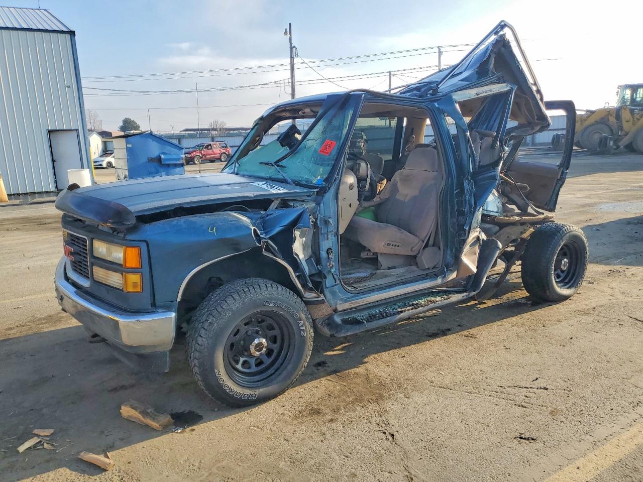 1995 GMC Yukon, VIN 1GKEK13K3SJ764641 — Rear end