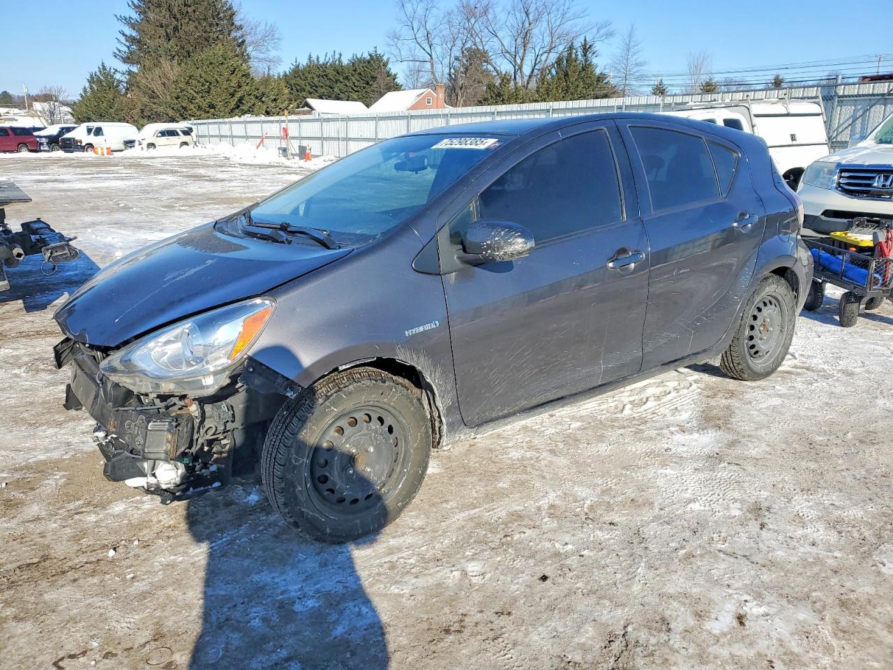 2015 Toyota Prius One, VIN JTDKDTB3XF1102866 — Front end