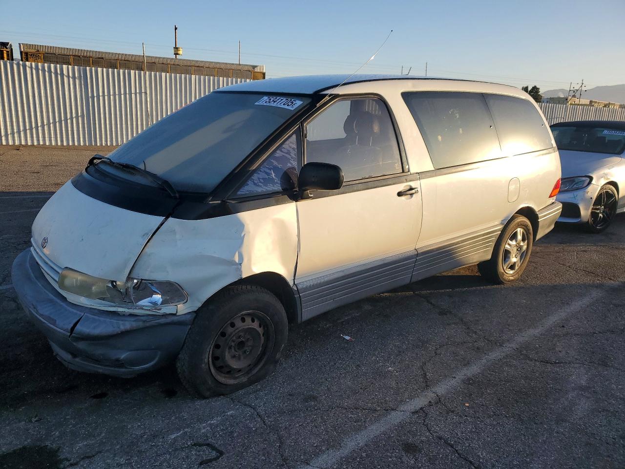 1997 Toyota Previa, VIN JT3GK12M4V1270207 — Front end