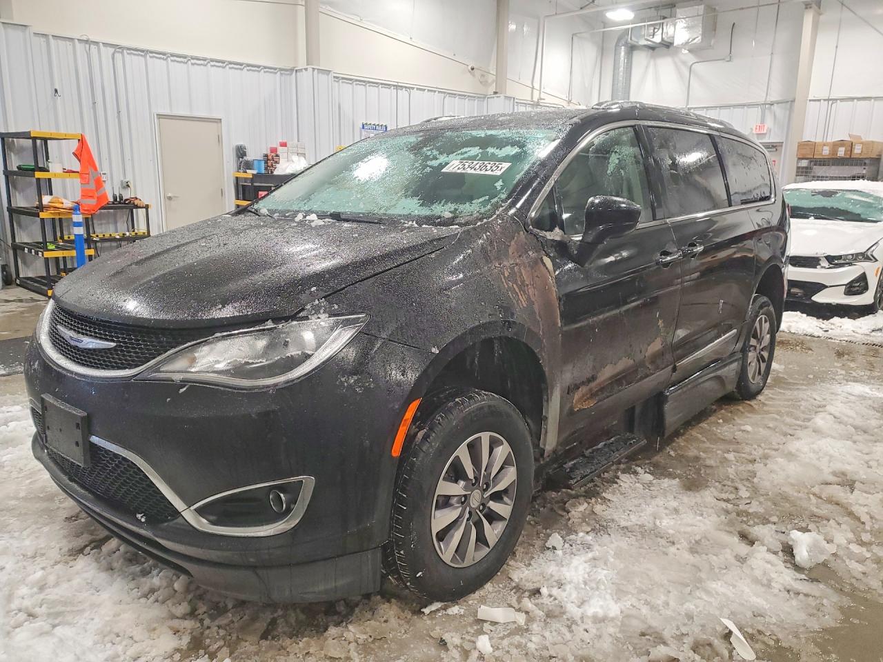 2020 Chrysler Pacifica Touring L Plus, VIN 2C4RC1EG2LR173071 — Engine fire