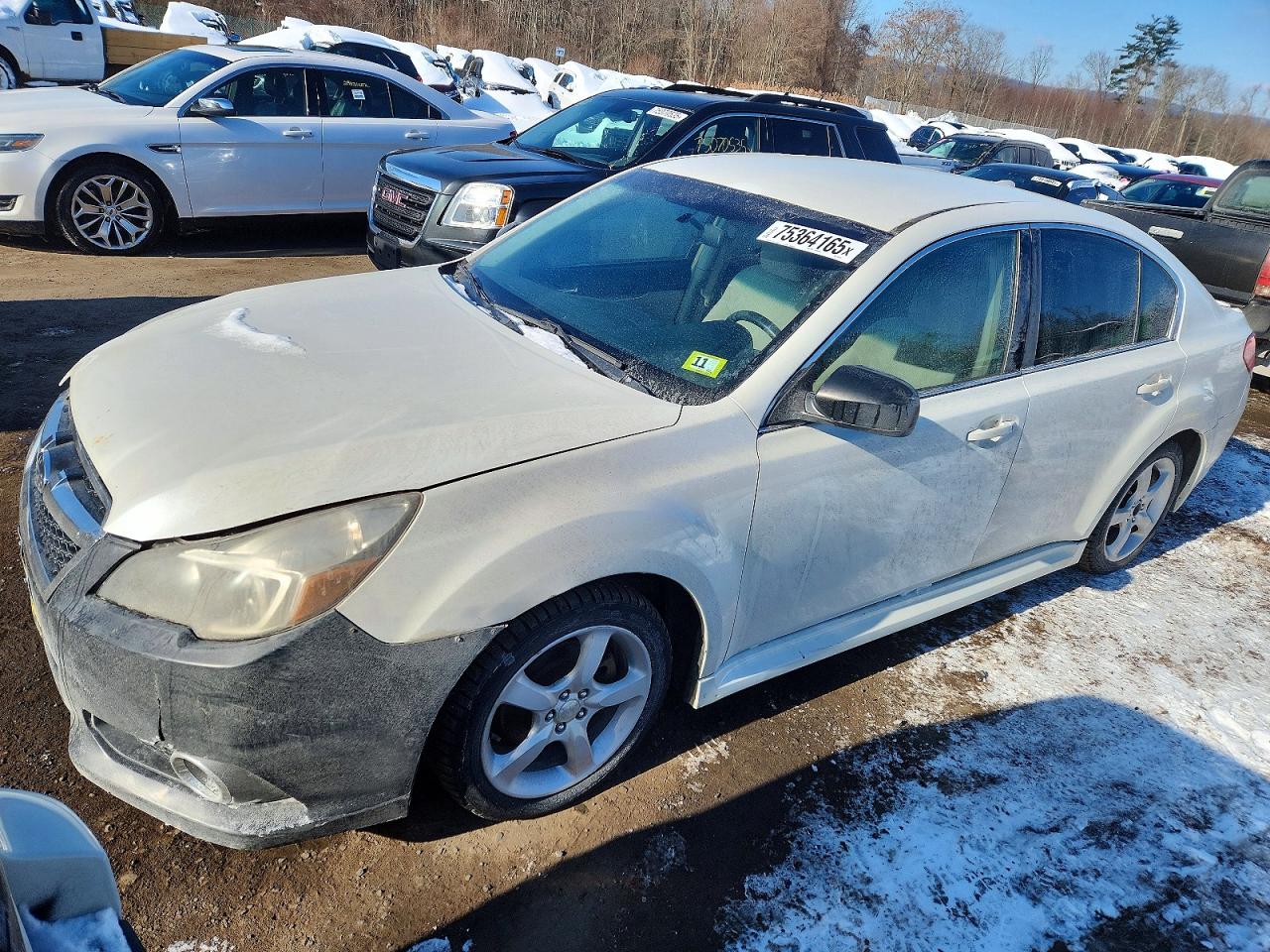 2014 Subaru Legacy 2.5i, VIN 4S3BMBA6XE3032892 — Мелкие вмятины и царапины