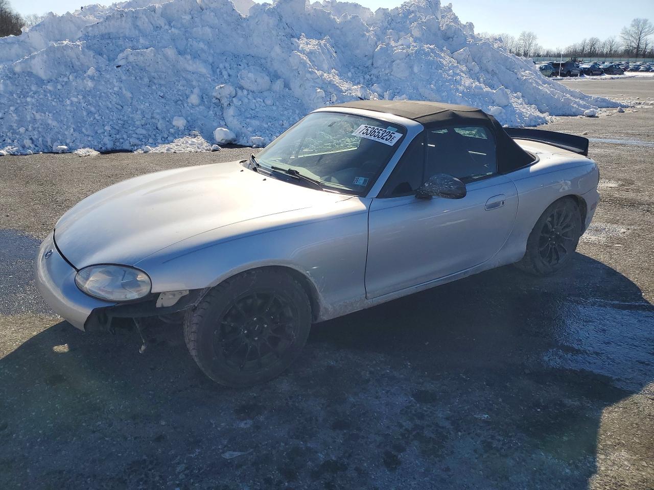 1999 Mazda MX-5 Miata, VIN JM1NB3536X0118116 — Front end
