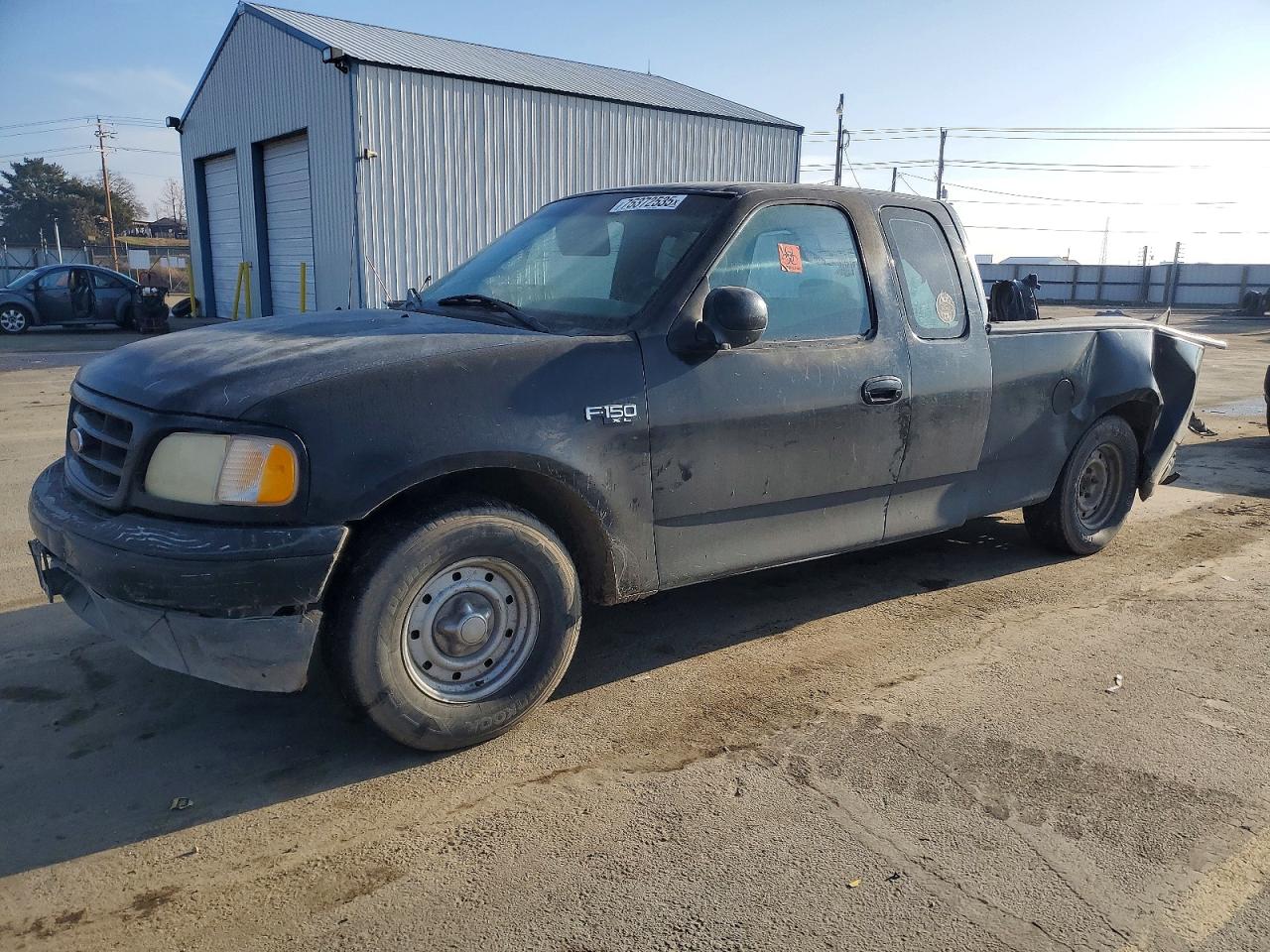 2001 Ford F-150 XL, VIN 1FTZX17261NB29302 — Rear end