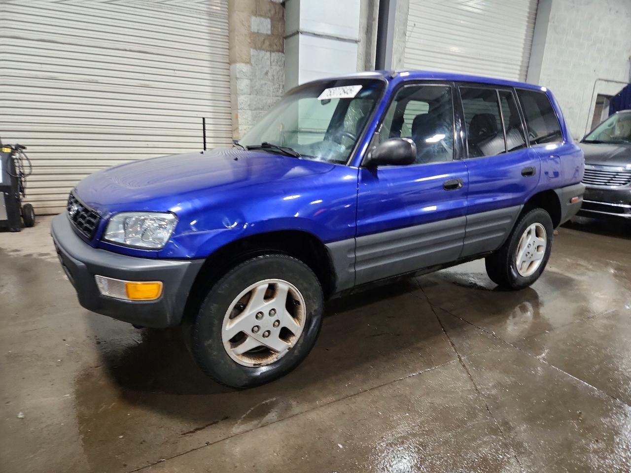 1998 Toyota RAV4, VIN JT3GP10V0W0025358 — Front end