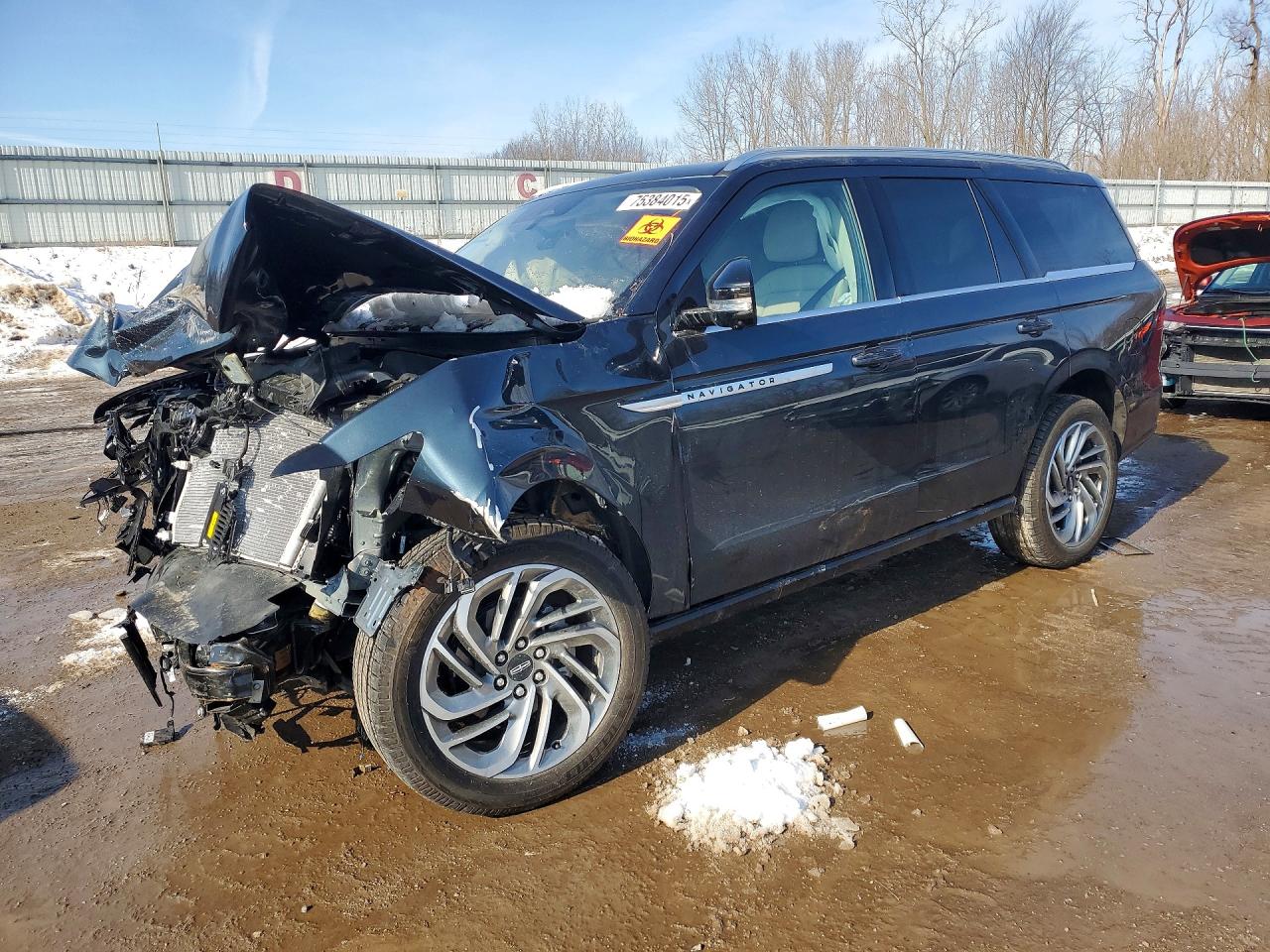 2025 Lincoln Navigator Reserve, VIN 5LMJJ2LG8SEL11602 — Front end