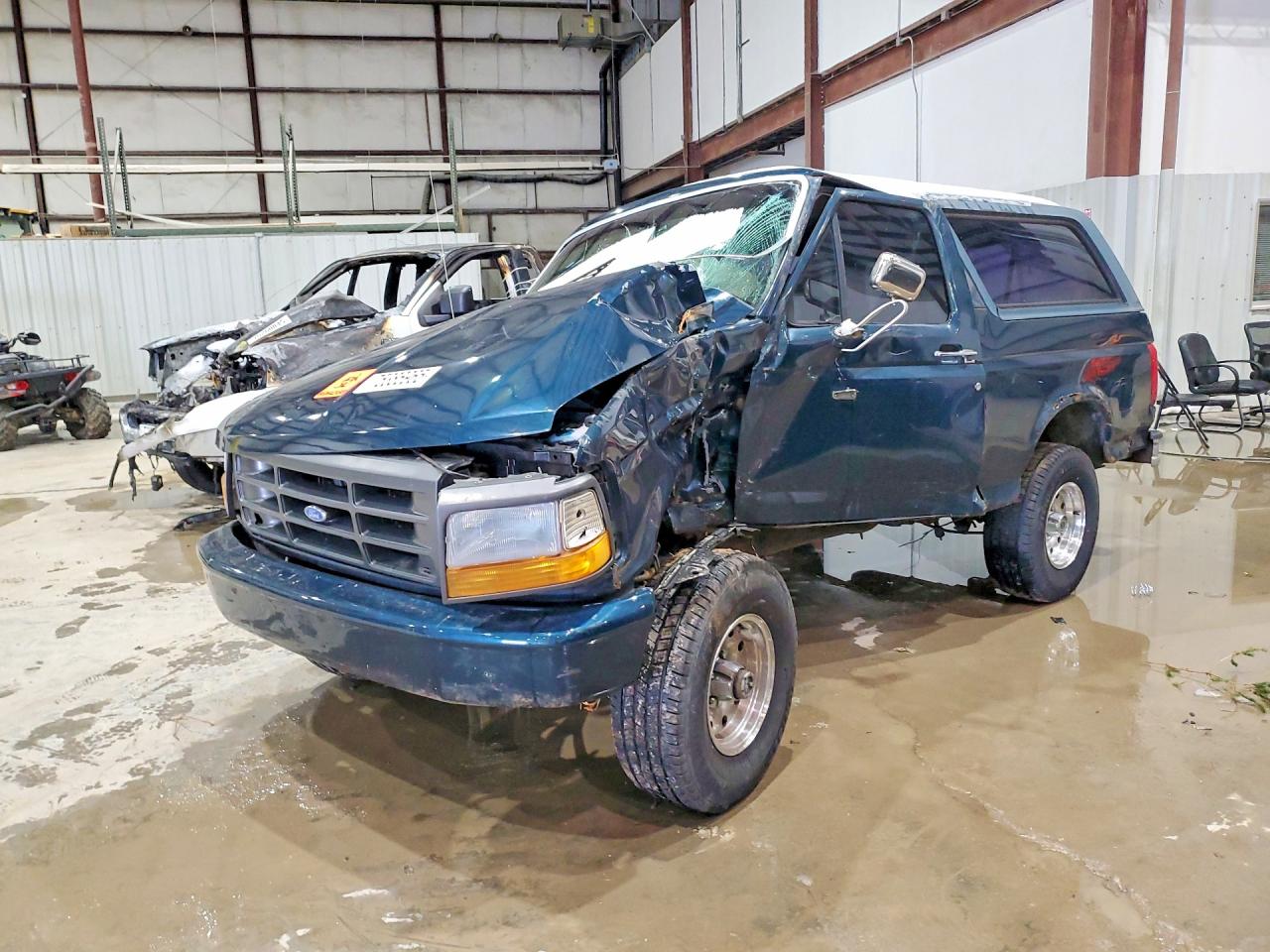 1995 Ford Bronco Eddie Bauer, VIN 1FMEU15N9SLB56622 — Side