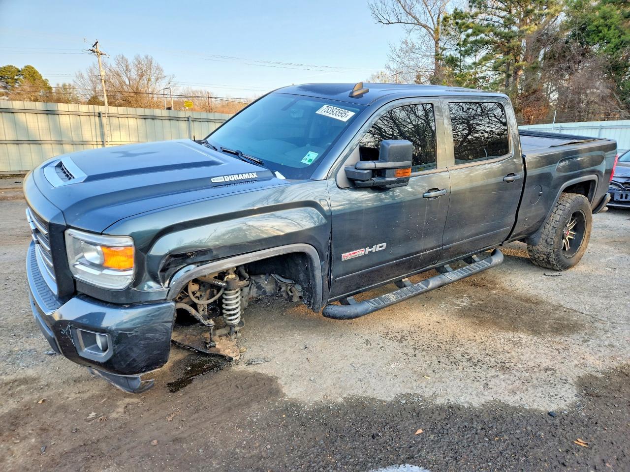 2018 GMC Sierra 2500HD SLT, VIN 1GT12TEY2JF250563 — Front end