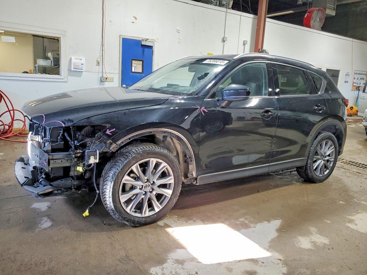 2021 Mazda CX-5 Grand Touring Reserve, VIN JM3KFBAY8M0466473 — Front end