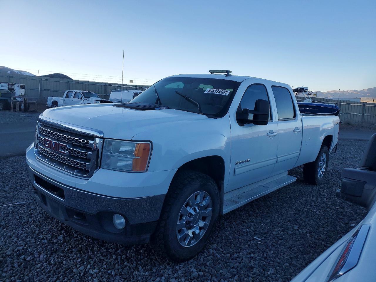 2013 GMC Sierra 3500HD SLT, VIN 1GT424E83DF100176 — Auction photo