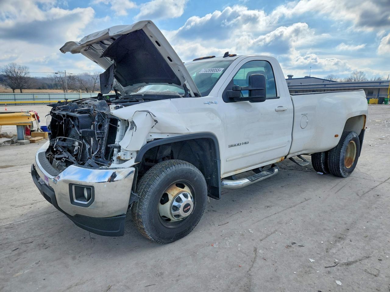 2015 GMC Sierra 3500, VIN 1GT322C86FF125739 — Front end