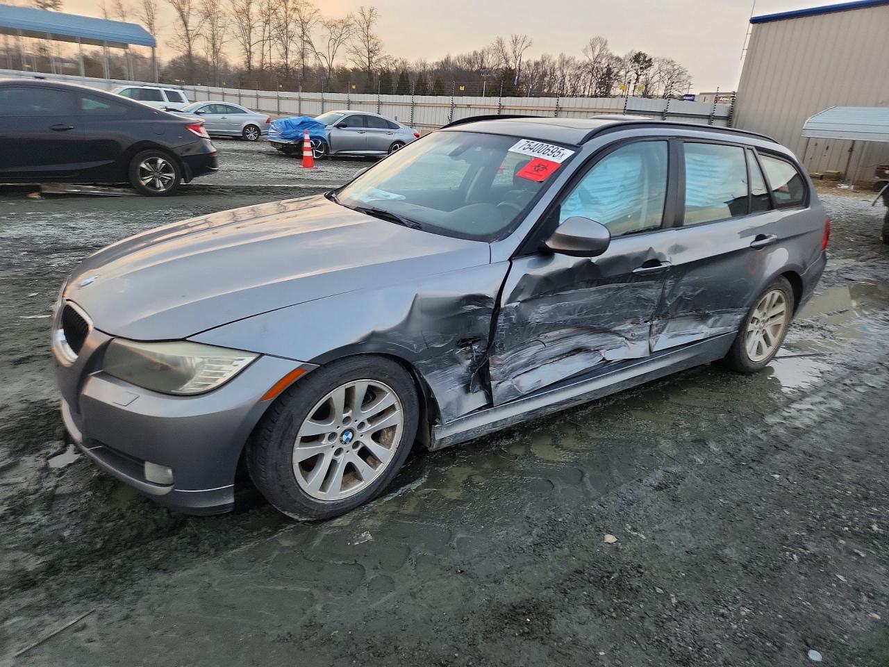2011 BMW 3 Series 328i xDrive, VIN WBAUU3C53BA542895 — Side