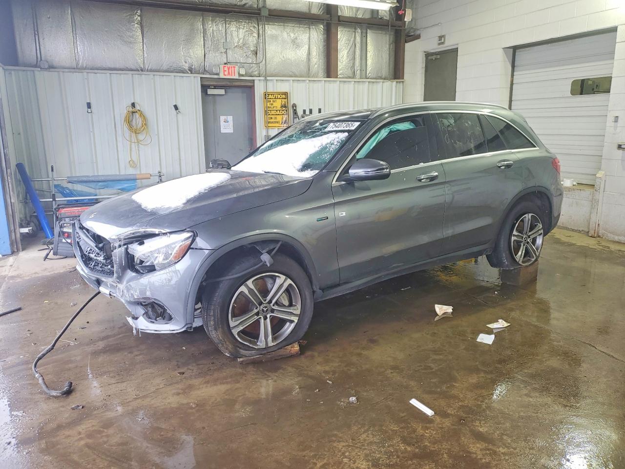 2019 Mercedes-Benz GLC 350e, VIN WDC0G5EB3KF610102 — Front end