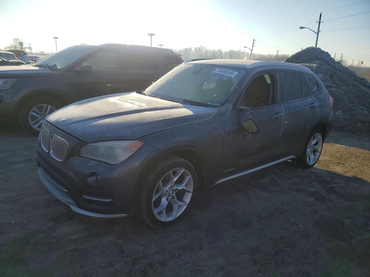 2015 BMW X1 xDrive28i, VIN WBAVL1C55FVY33795 — Side