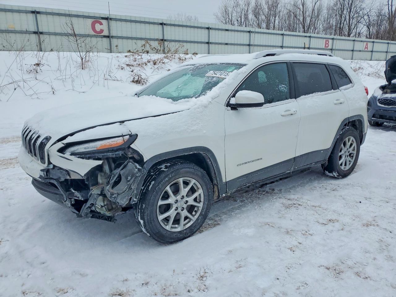 2016 Jeep Cherokee 75th Anniversary, VIN 1C4PJMCS4GW150068 — Front end