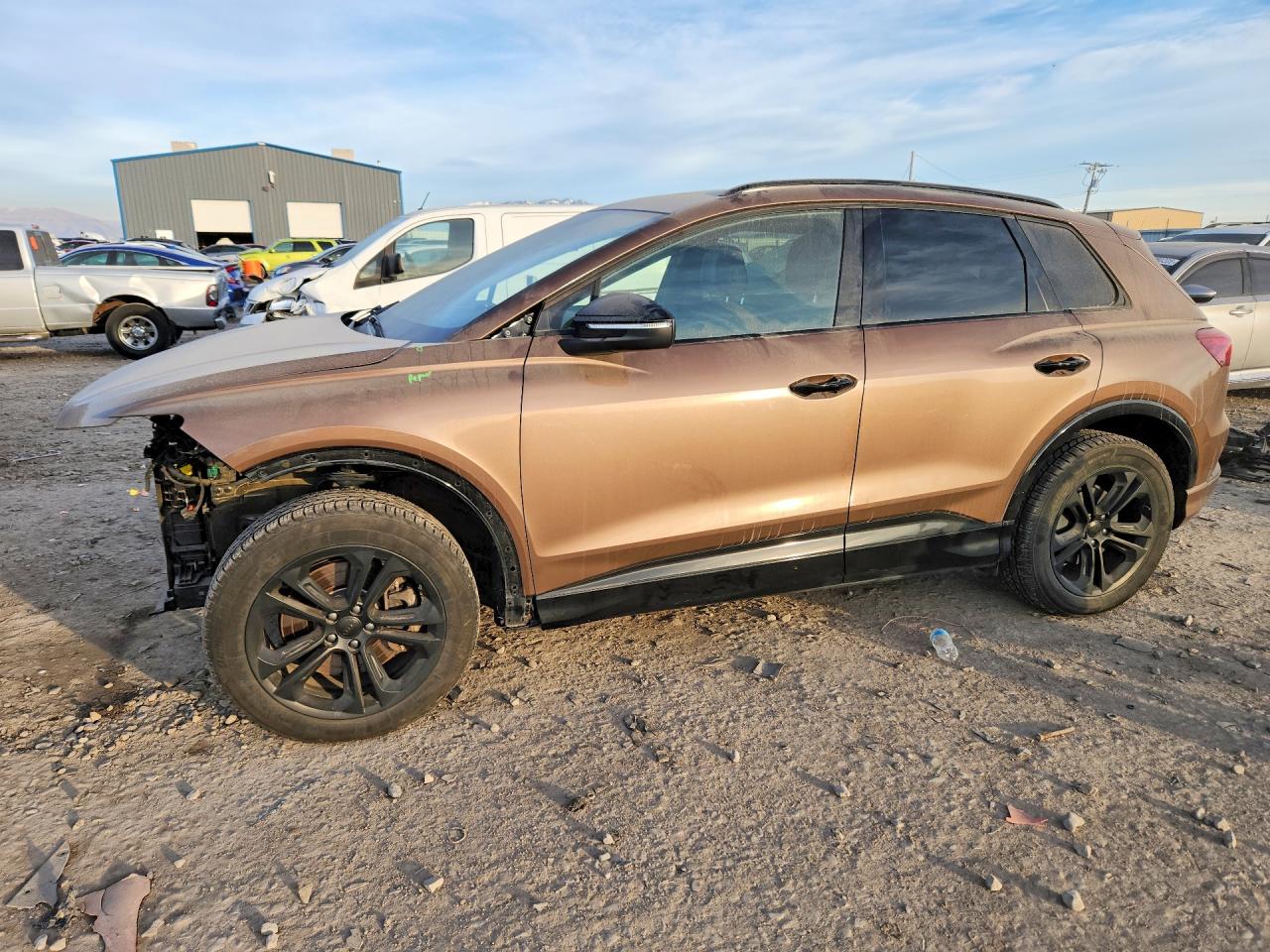 2022 Audi Q4 e-tron Premium Plus, VIN WA1H2BFZXNP048080 — Перед