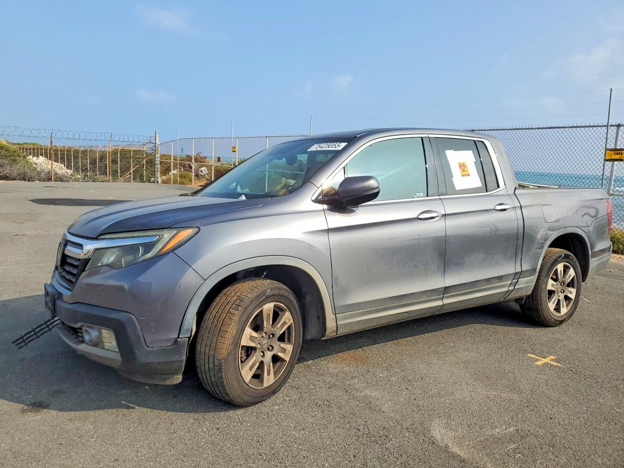 2018 Honda Ridgeline RTL-E, VIN 5FPYK3F74JB011774 — Front end