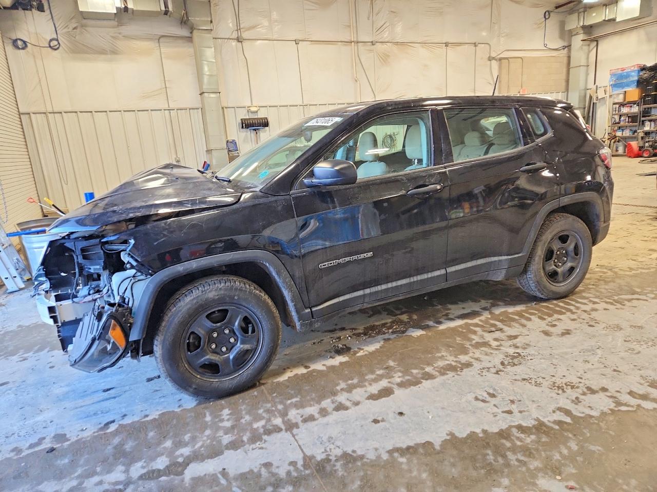 2018 Jeep Compass Sport, VIN 3C4NJCAB2JT124523 — Front end