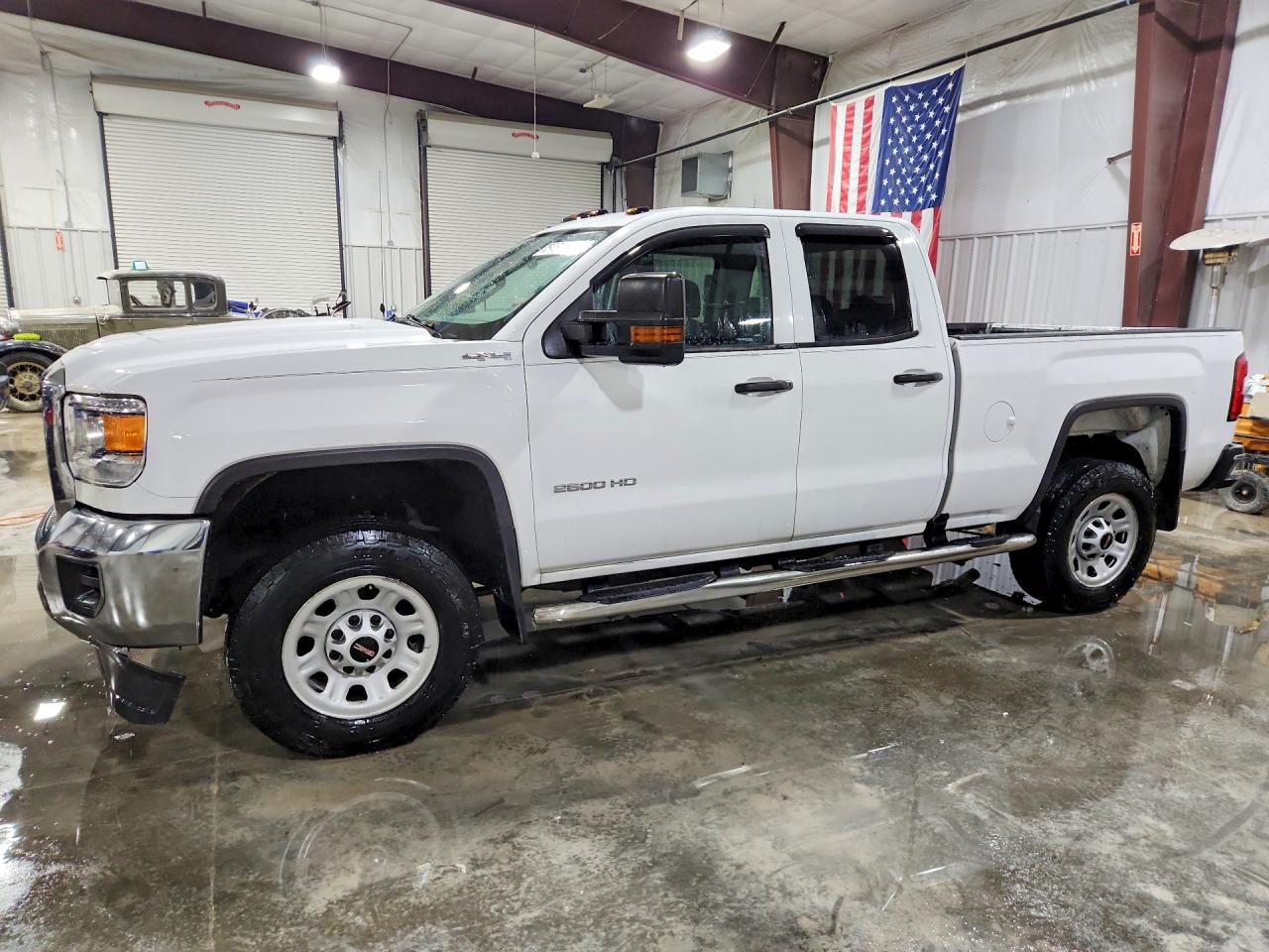 2019 GMC Sierra 2500HD, VIN 2GT22NEGXK1129845 — Side