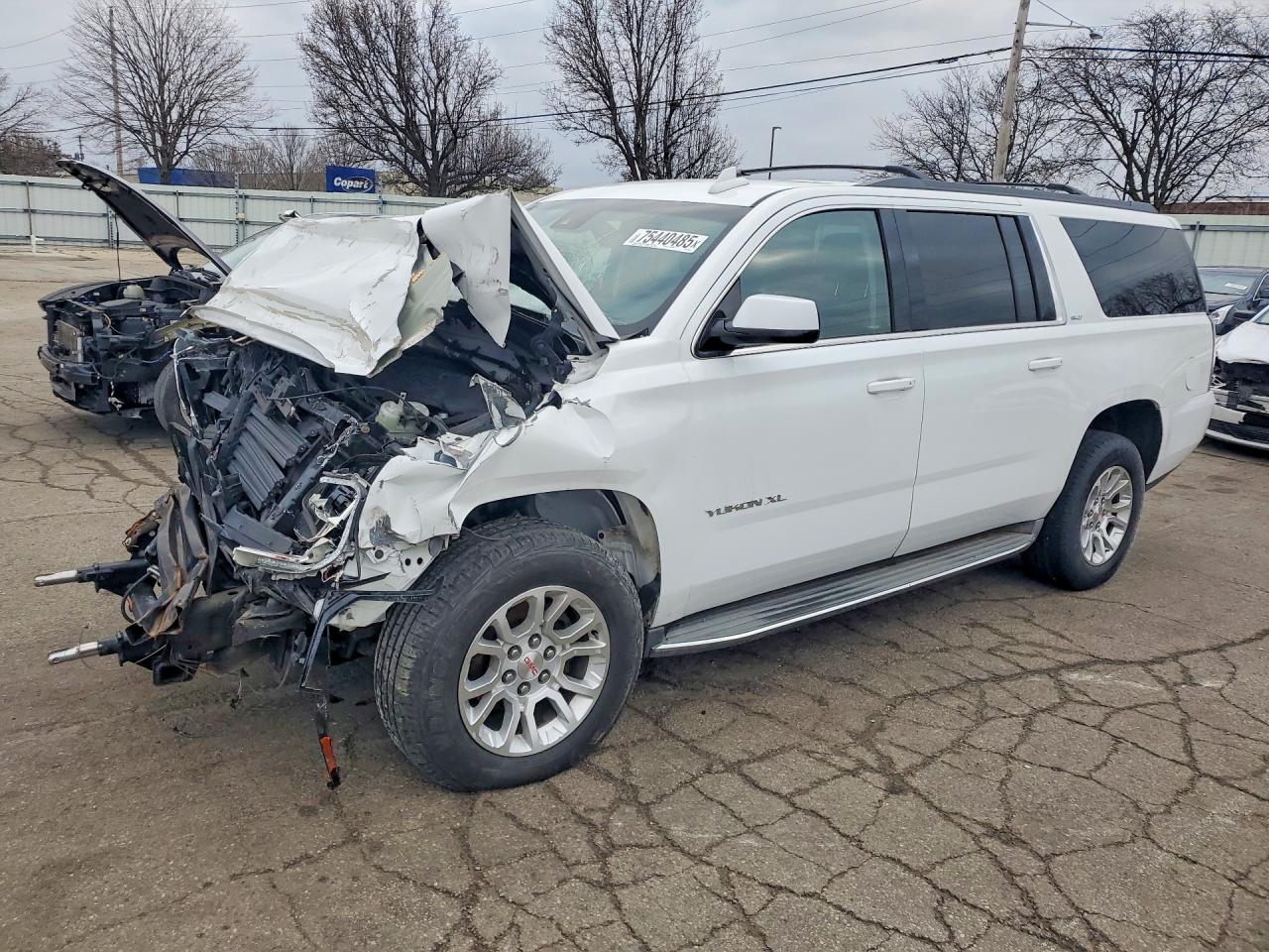 2017 GMC Yukon XL SLT, VIN 1GKS2GKC3HR177947 — Front end