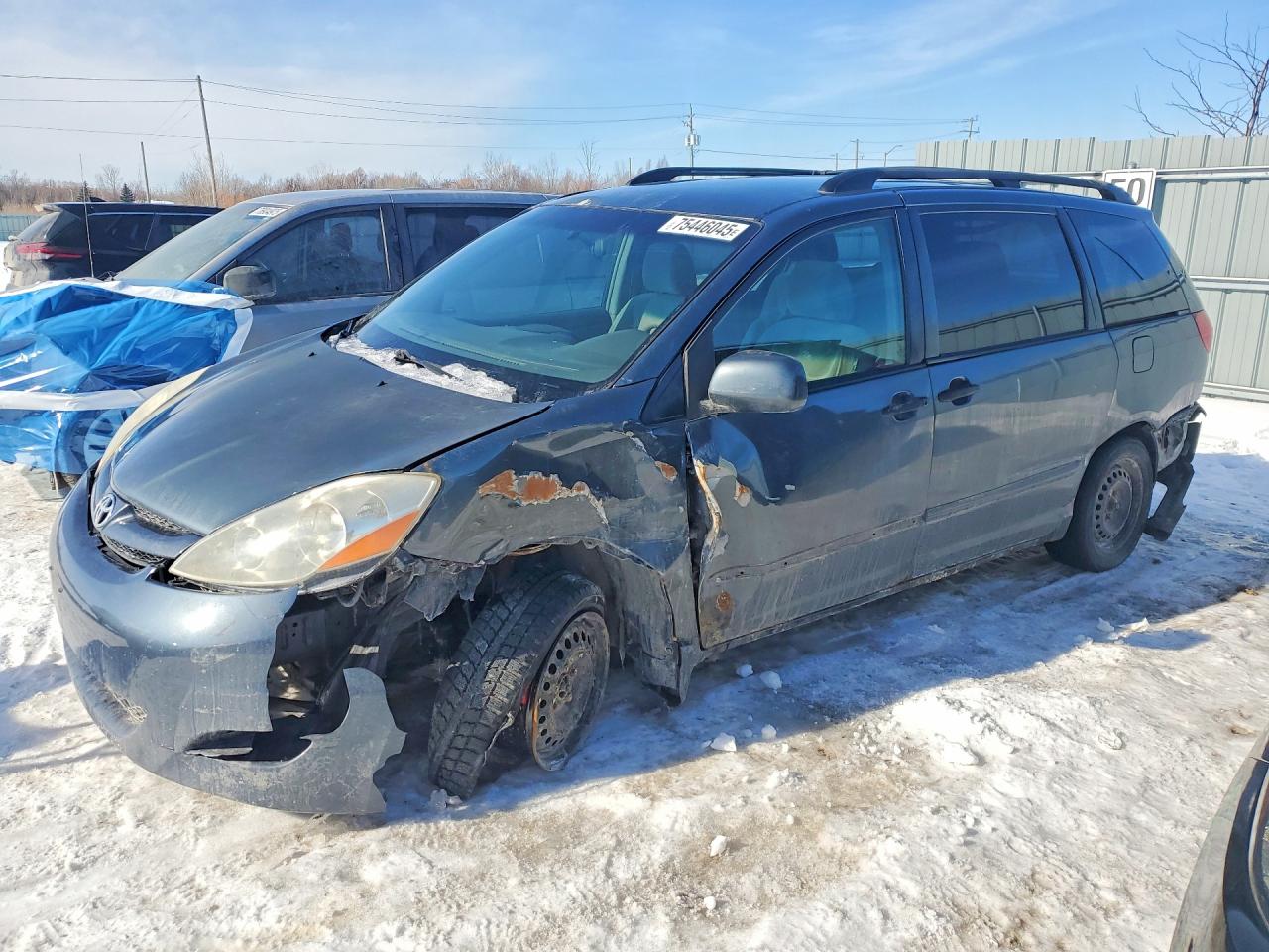 2010 Toyota Sienna, VIN 5TDZK4CC9AS307938 — Front end