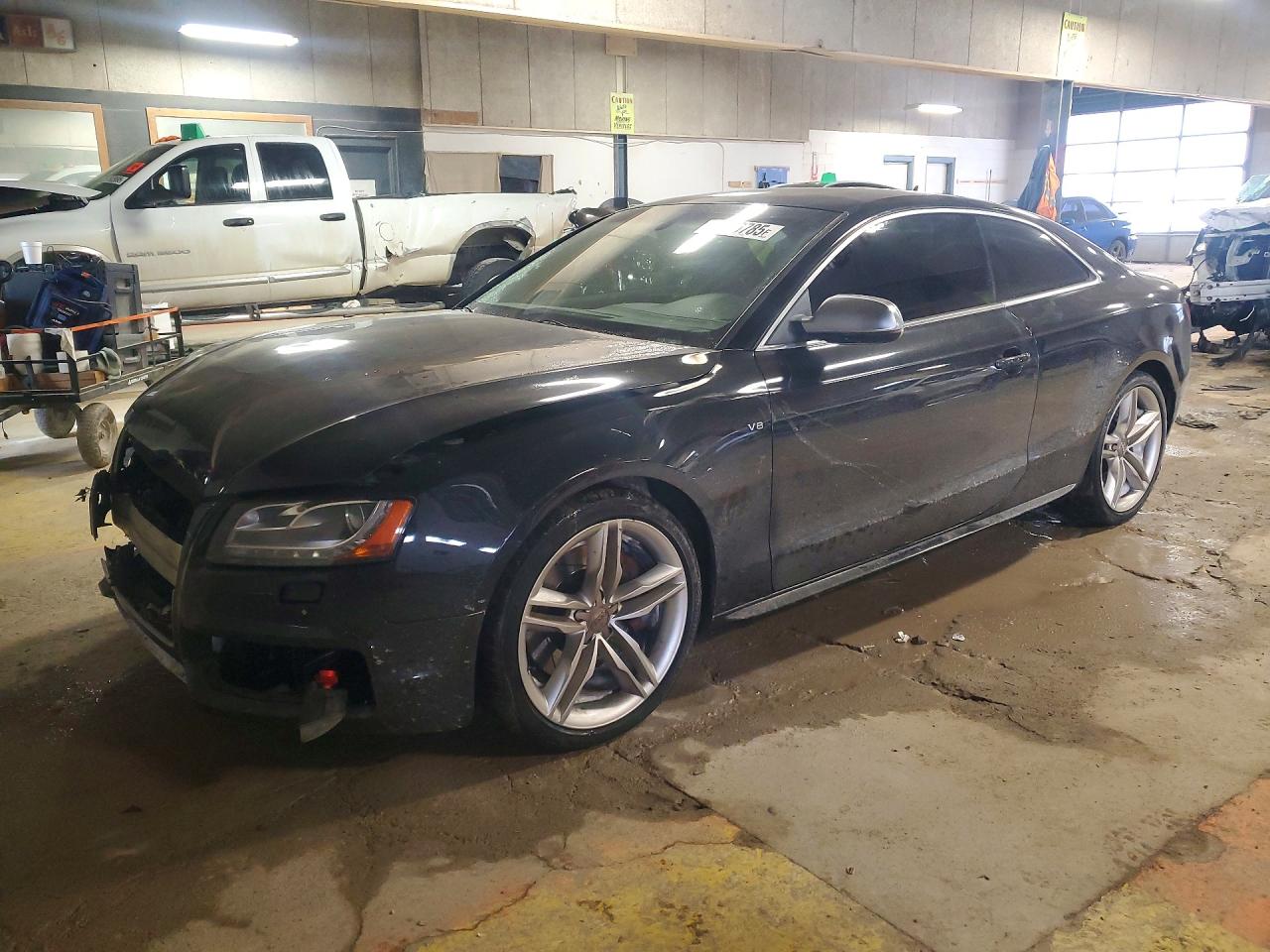 2011 Audi S5 Premium Plus, VIN WAUGVAFR1BA000918 — Перед