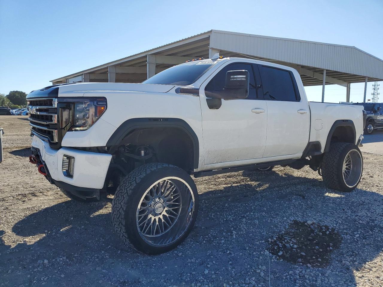 2022 GMC Sierra 2500HD AT4, VIN 1GT49PEY4NF164516 — Front end