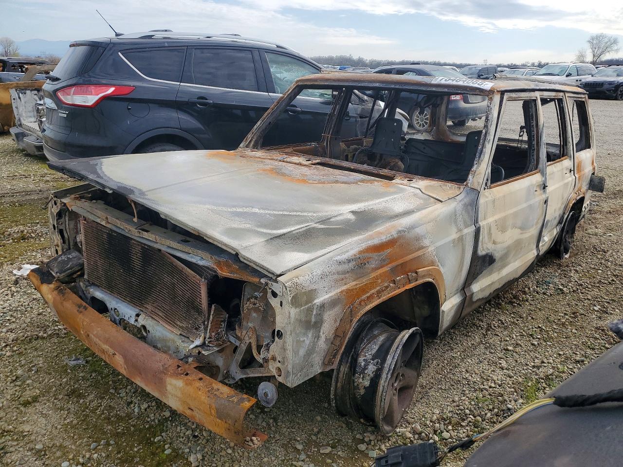 1998 Jeep Cherokee Sport, VIN 1J4FJ68S6WL190582 — Burn